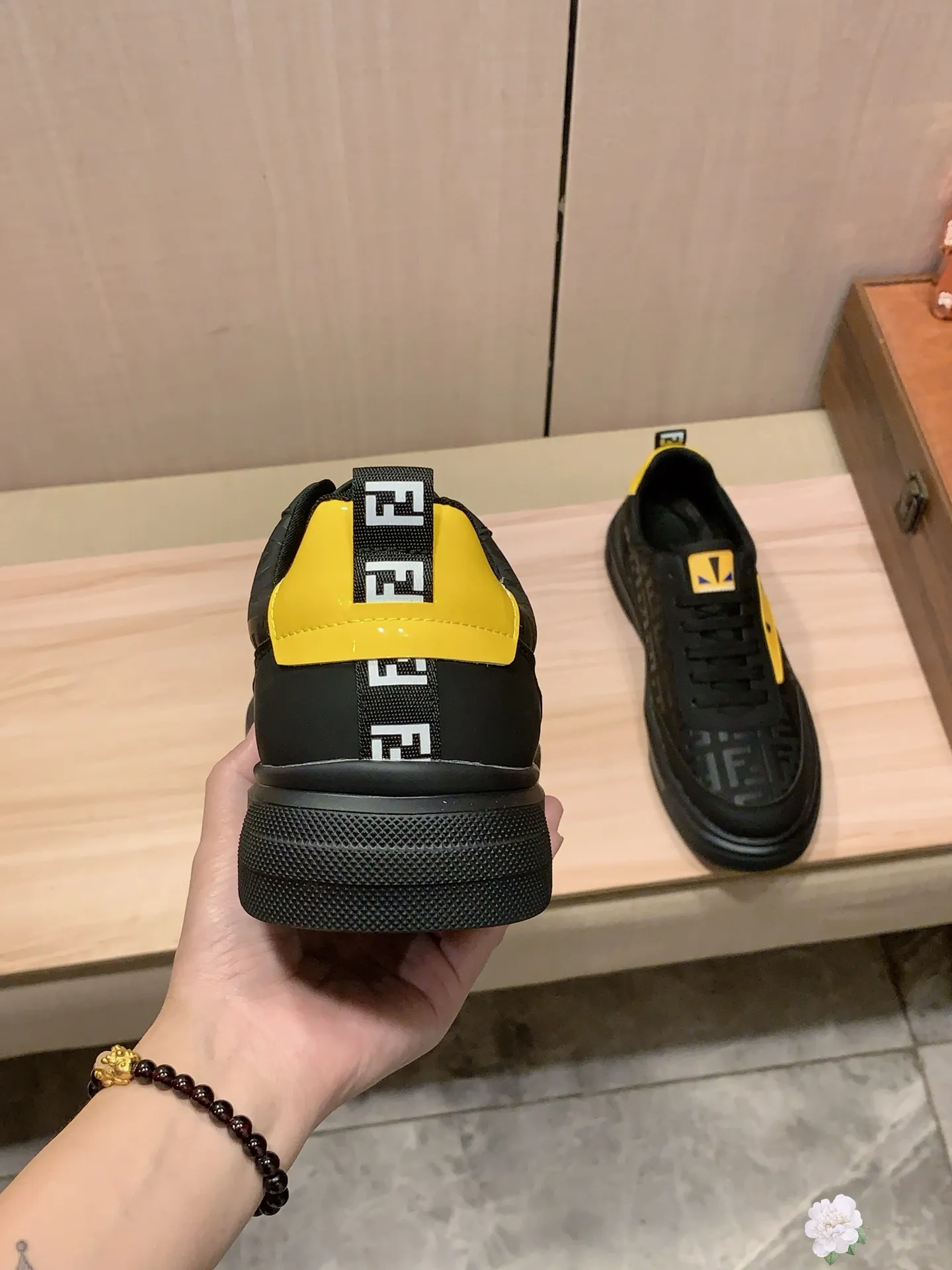 Men's men's shoes💰420💰💰🎩🎩[Lightning][Lightning] "FENDI*" latest • popular casual shoes, top brand [seduce] luxury ~ purchasing agency, top ~ quality. [Strong] The upper is made of imported breathable cowhide with fabric material ➕ Breathable sheepskin feet (•) and fine workmanship. The original stylish and stylish soft rubber wear-resistant and non-slip outsole is light and comfortable on the feet. The real thing looks better when photographed in person. 111: code: 38-44, 3️⃣ colors selected